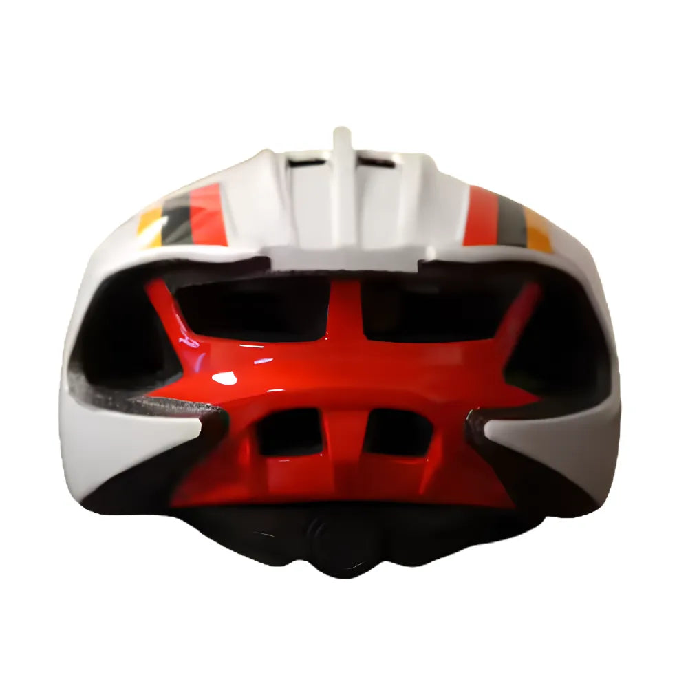 Kask PACE widok z tyłu, detale tylnej sekcji zapewniające optymalny przepływ powietrza.